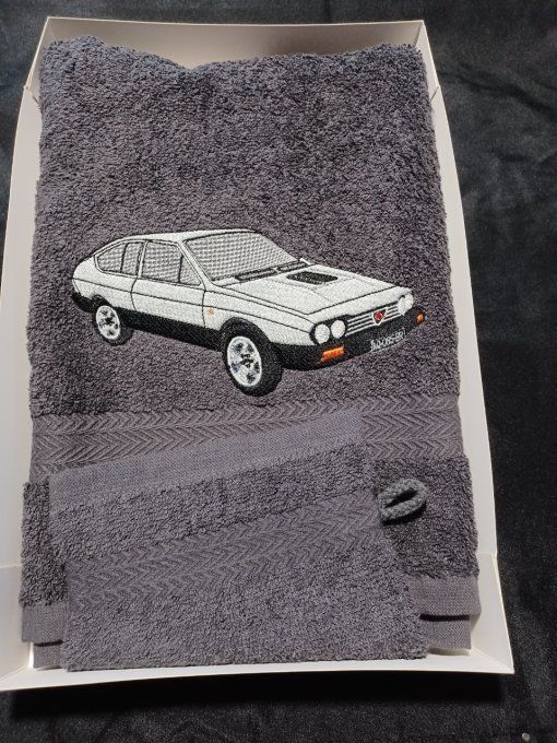 COFFRET  SERVIETTE + GANT BRODERIE ALPHA ROMEO V6