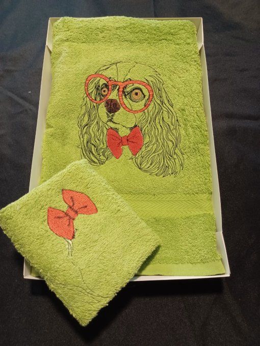 COFFRET  SERVIETTE + GANT BRODERIE CHIEN KING CHARLES 