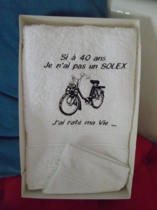 COFFRET  SERVIETTE + GANT BRODERIE SOLEX ANNIVERSAIRE 