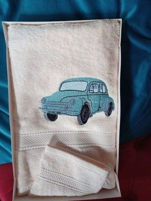 COFFRET  SERVIETTE + GANT BRODERIE